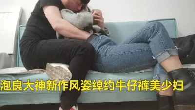 漂亮良家小少妇，娇躯横卧在前，尿哥狂操，佳作怒赚